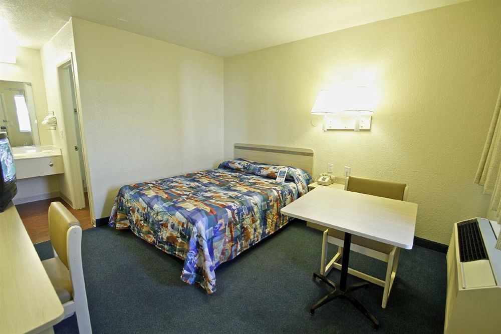 West Ashley Inn Чарлстон Екстер'єр фото