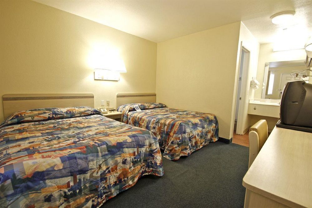 West Ashley Inn Чарлстон Екстер'єр фото