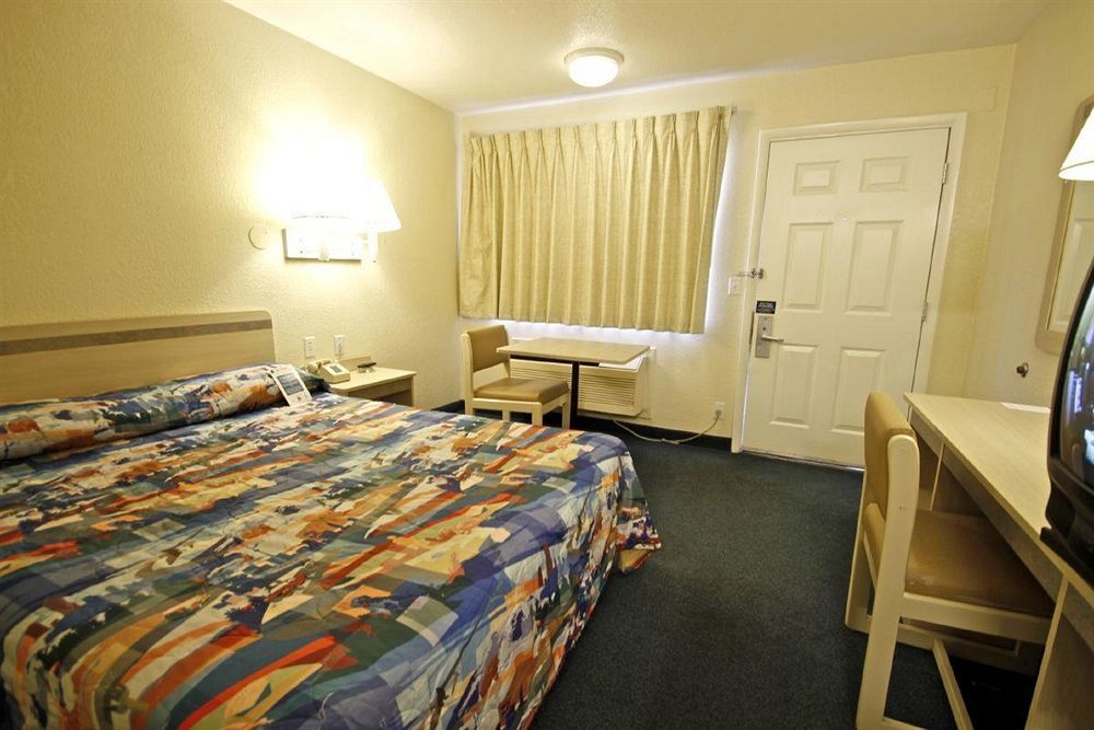 West Ashley Inn Чарлстон Екстер'єр фото