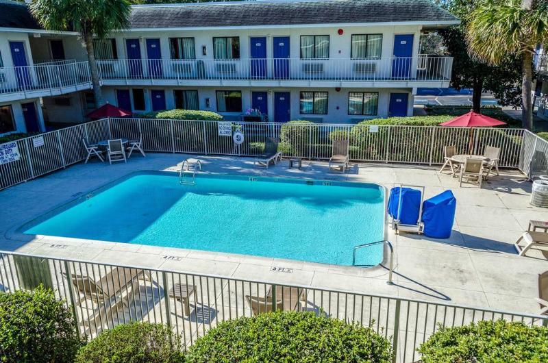West Ashley Inn Чарлстон Екстер'єр фото